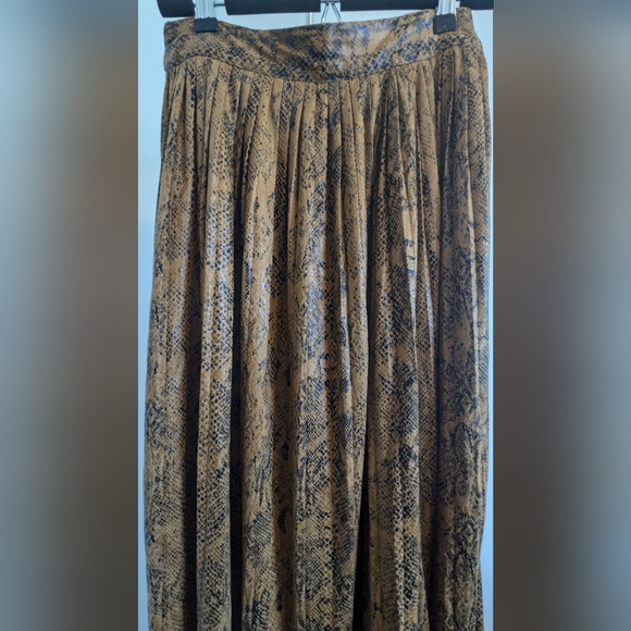 Zara Pleated Faux Leather Animal Skirt - Picture 6 of 6